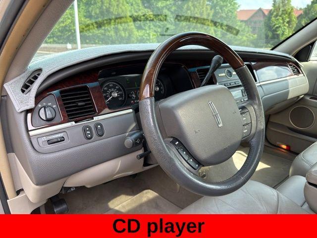 used 2006 Lincoln Town Car car, priced at $11,998
