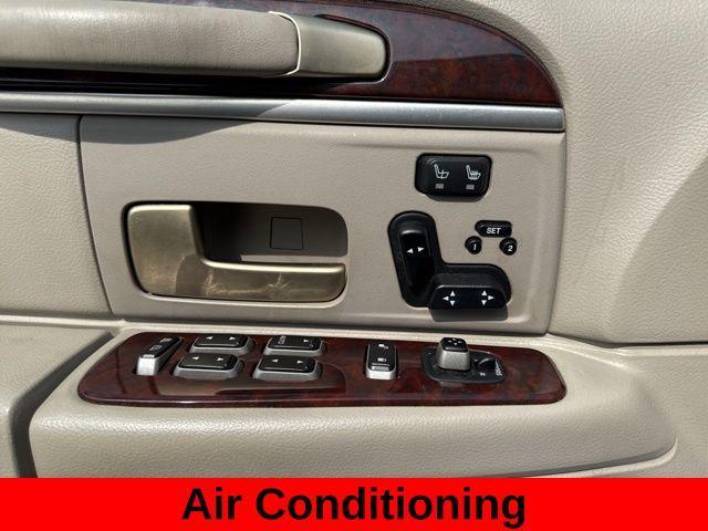 used 2006 Lincoln Town Car car, priced at $11,998