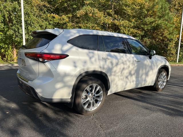 used 2023 Toyota Highlander car, priced at $44,900