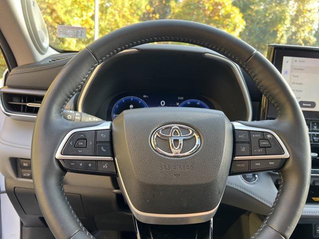 used 2023 Toyota Highlander car, priced at $44,900