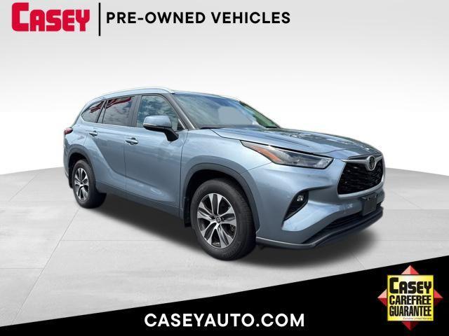 used 2023 Toyota Highlander car, priced at $37,500