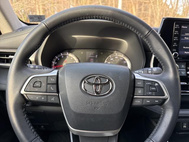 used 2022 Toyota Highlander car, priced at $33,100