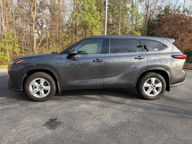 used 2022 Toyota Highlander car, priced at $33,100