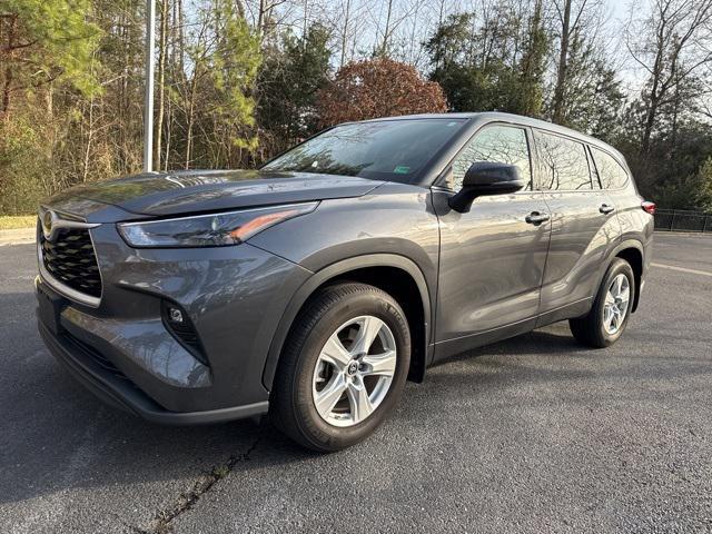 used 2022 Toyota Highlander car, priced at $33,100