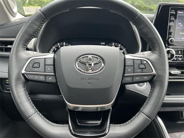 used 2020 Toyota Highlander car, priced at $33,200