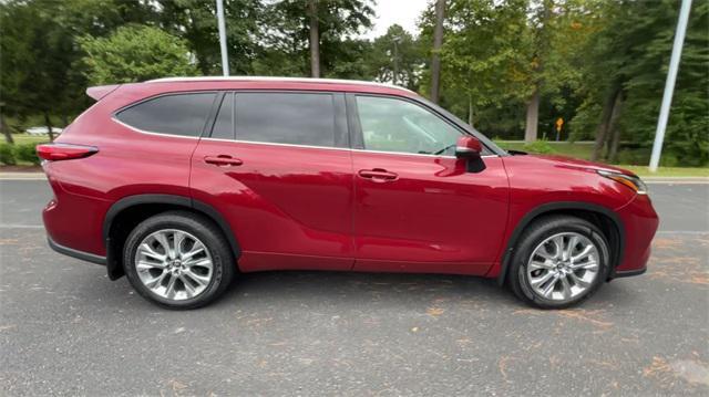 used 2020 Toyota Highlander car, priced at $33,200