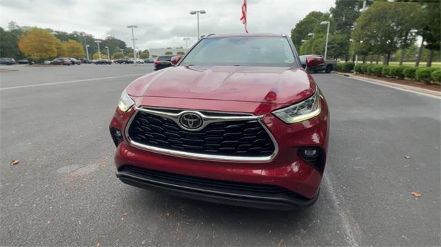 used 2020 Toyota Highlander car, priced at $33,200