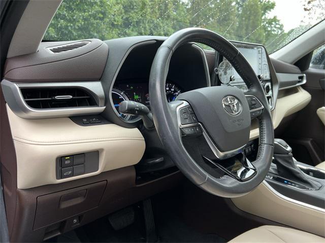 used 2021 Toyota Highlander Hybrid car, priced at $32,400