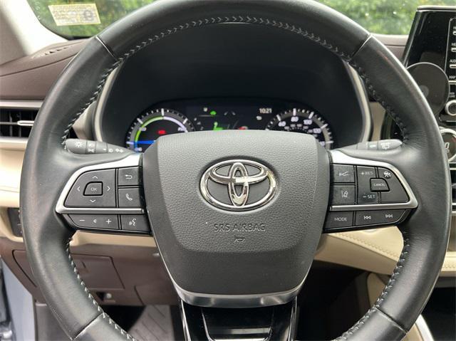 used 2021 Toyota Highlander Hybrid car, priced at $32,400