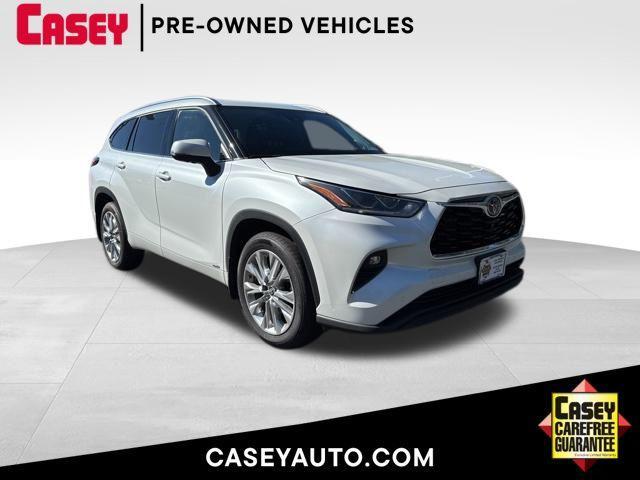 used 2022 Toyota Highlander Hybrid car, priced at $37,800