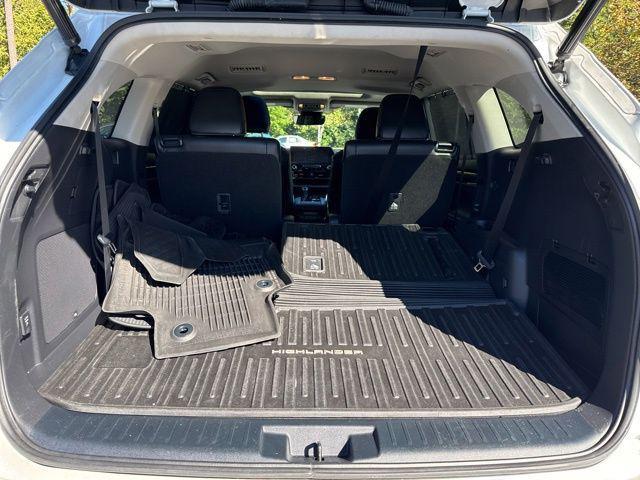 used 2022 Toyota Highlander Hybrid car, priced at $37,800