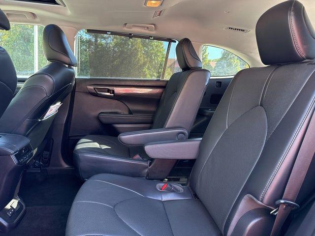 used 2022 Toyota Highlander Hybrid car, priced at $37,800