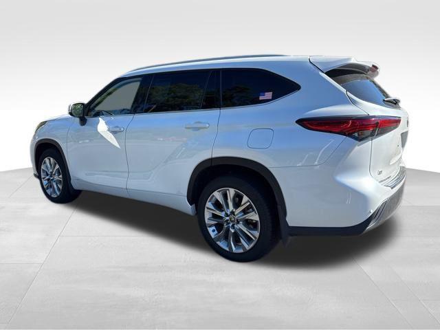 used 2022 Toyota Highlander Hybrid car, priced at $37,800