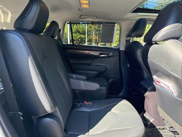 used 2022 Toyota Highlander Hybrid car, priced at $37,800