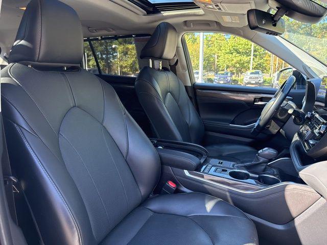 used 2022 Toyota Highlander Hybrid car, priced at $37,800