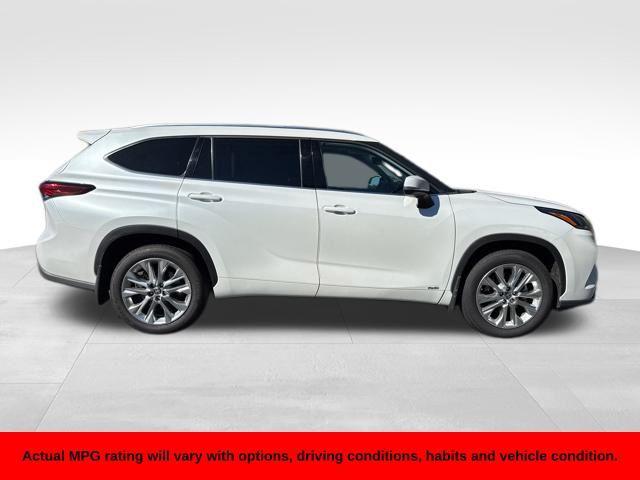 used 2022 Toyota Highlander Hybrid car, priced at $37,800