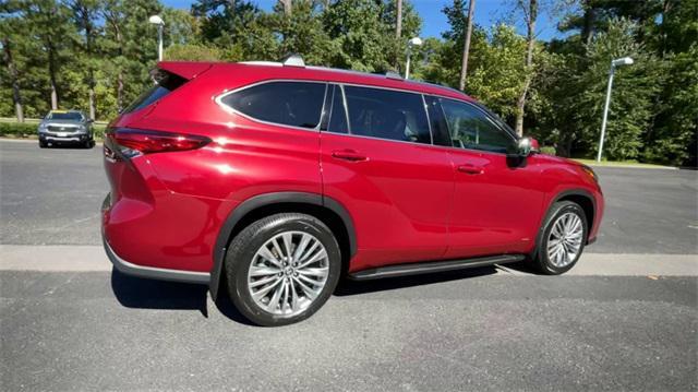 used 2022 Toyota Highlander Hybrid car, priced at $52,100