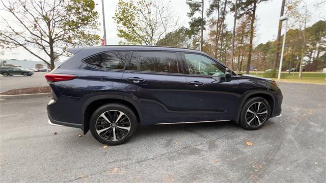 used 2022 Toyota Highlander car, priced at $39,400