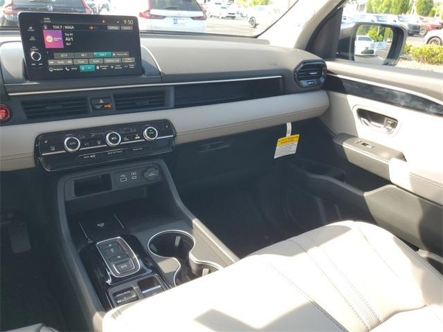 new 2025 Honda Pilot car, priced at $48,950