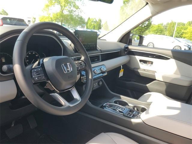 new 2025 Honda Pilot car, priced at $48,950