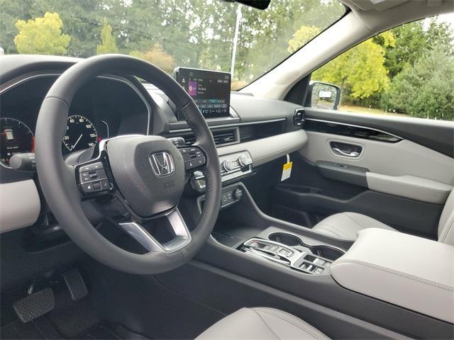 new 2025 Honda Pilot car, priced at $45,725