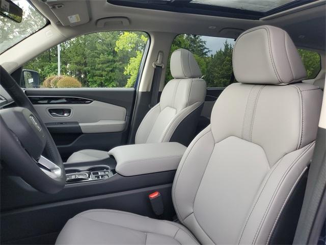 new 2025 Honda Pilot car, priced at $48,950
