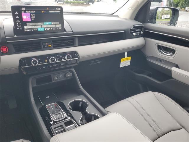 new 2025 Honda Pilot car, priced at $48,950