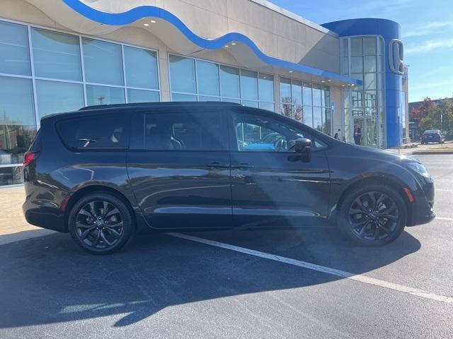 used 2020 Chrysler Pacifica car, priced at $25,000