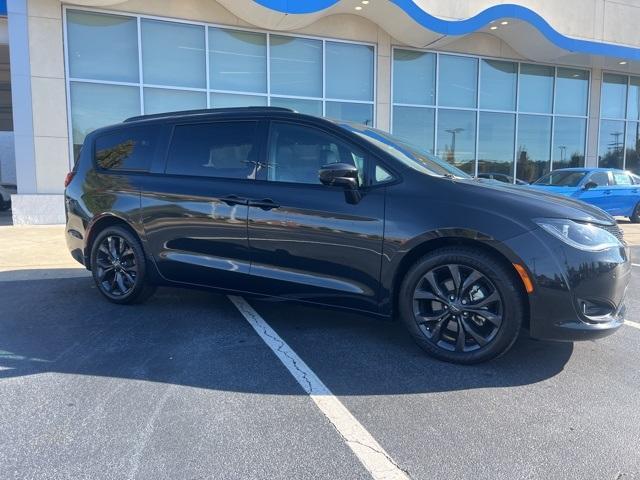 used 2020 Chrysler Pacifica car, priced at $25,000