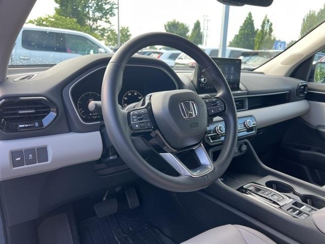 used 2025 Honda Pilot car, priced at $41,950