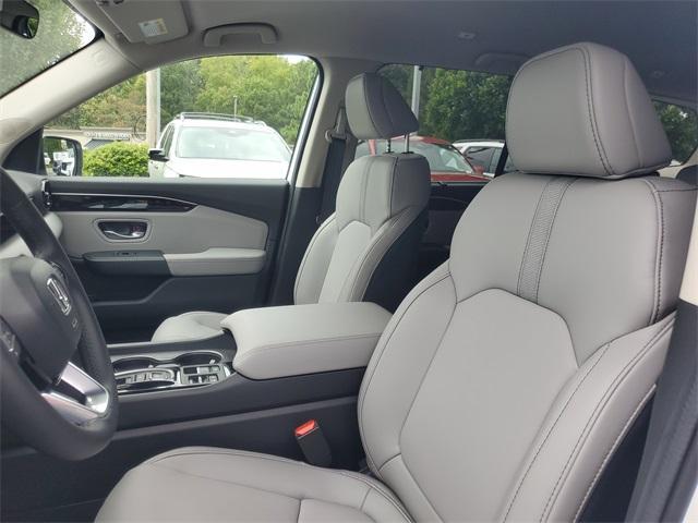 new 2025 Honda Pilot car, priced at $48,280