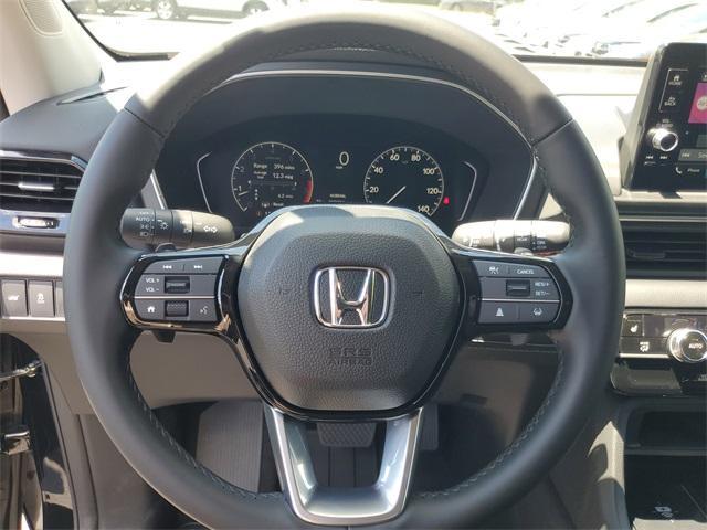 new 2025 Honda Pilot car, priced at $45,680