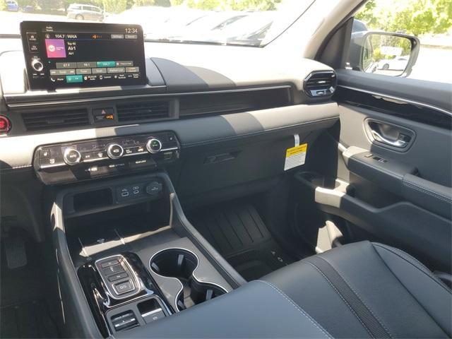 new 2025 Honda Pilot car, priced at $45,680