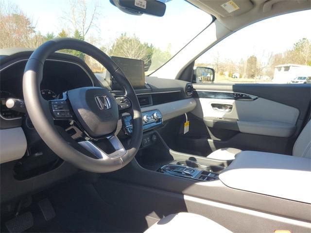 new 2025 Honda Pilot car, priced at $49,405