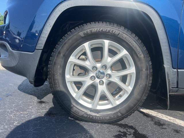 used 2018 Jeep Cherokee car, priced at $15,950