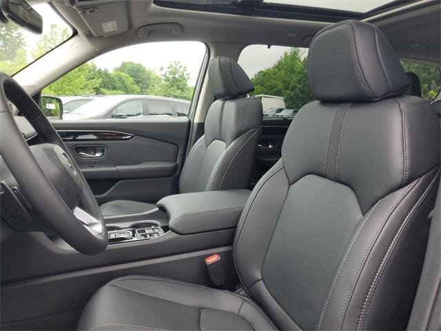 new 2025 Honda Pilot car, priced at $52,950