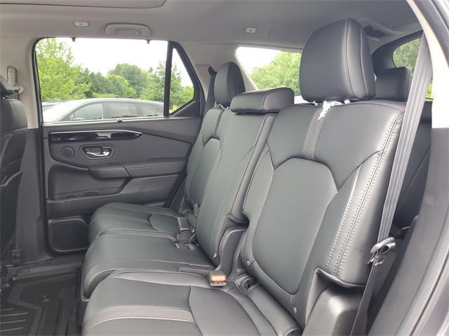 new 2025 Honda Pilot car, priced at $52,950
