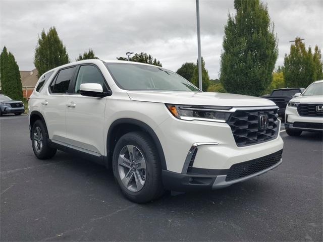 new 2025 Honda Pilot car, priced at $45,450
