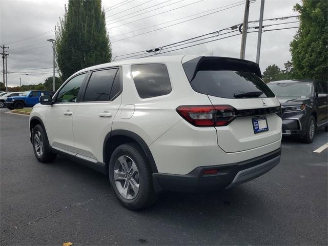 new 2025 Honda Pilot car, priced at $45,450