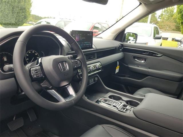 new 2025 Honda Pilot car, priced at $45,450
