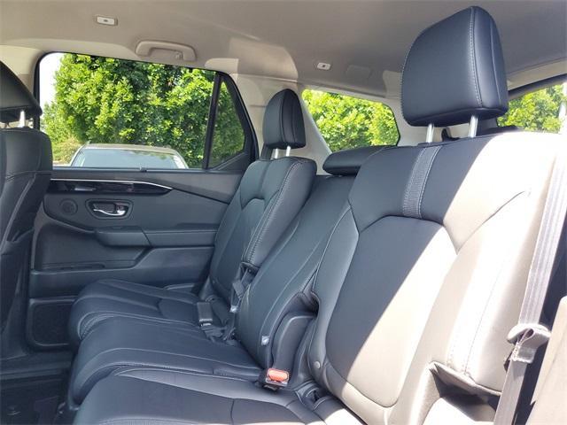new 2025 Honda Pilot car, priced at $47,050