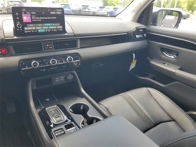 new 2025 Honda Pilot car, priced at $51,050
