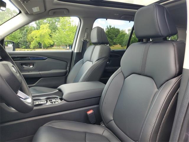 new 2025 Honda Pilot car, priced at $51,050