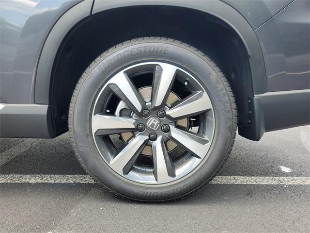 new 2025 Honda Pilot car, priced at $51,050