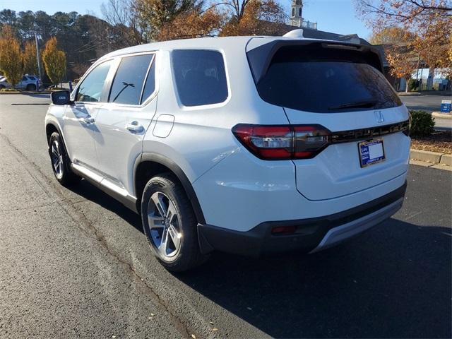 new 2025 Honda Pilot car, priced at $45,350