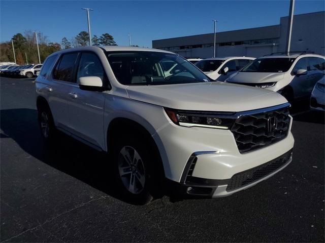 new 2025 Honda Pilot car, priced at $45,350