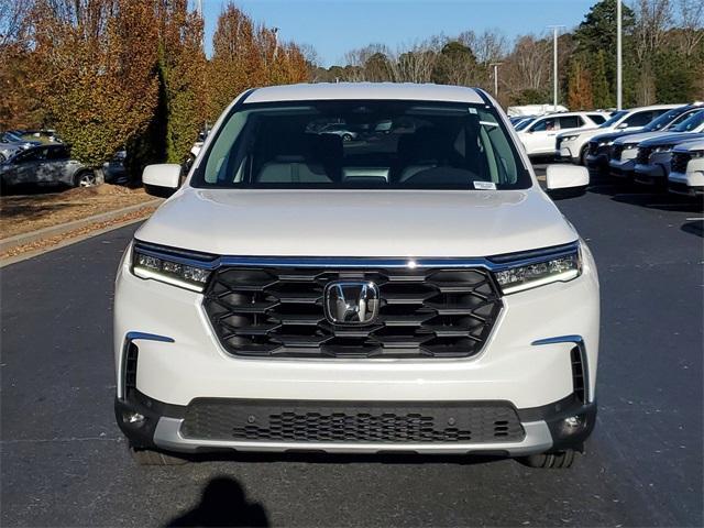 new 2025 Honda Pilot car, priced at $45,350