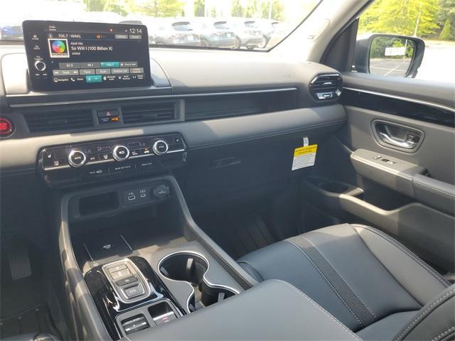 new 2025 Honda Pilot car, priced at $50,850