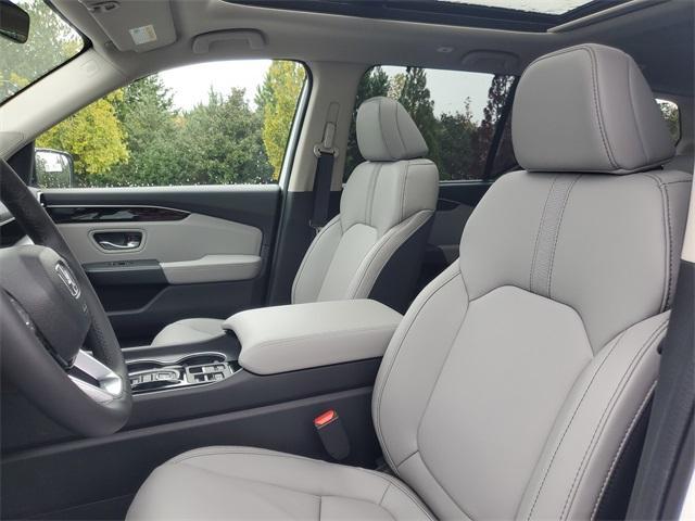 new 2025 Honda Pilot car, priced at $51,550