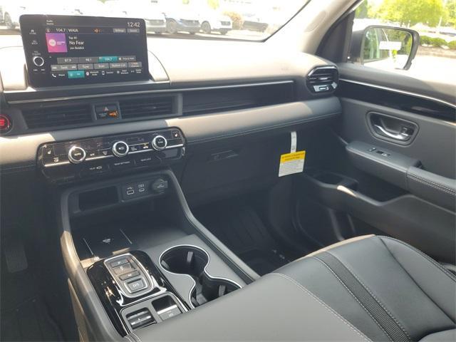 new 2025 Honda Pilot car, priced at $45,405